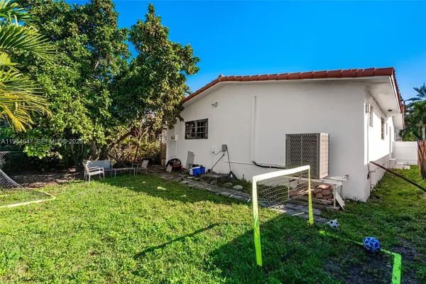 $1,599,000 | 8950 Harding Avenue, Surfside, FL 33154