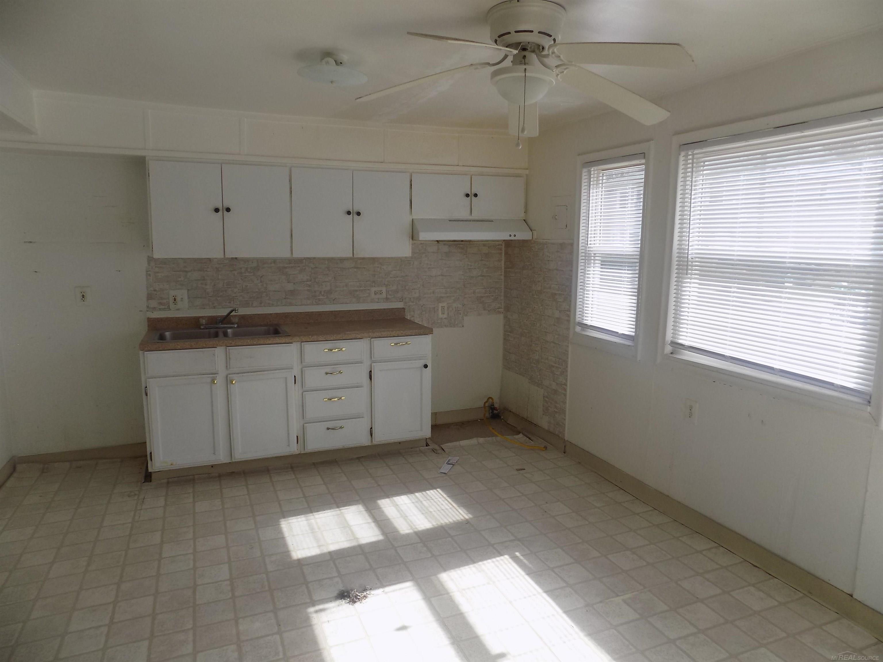 34118 Decatur Court Westland, MI 48186 - Photo 2 of 11