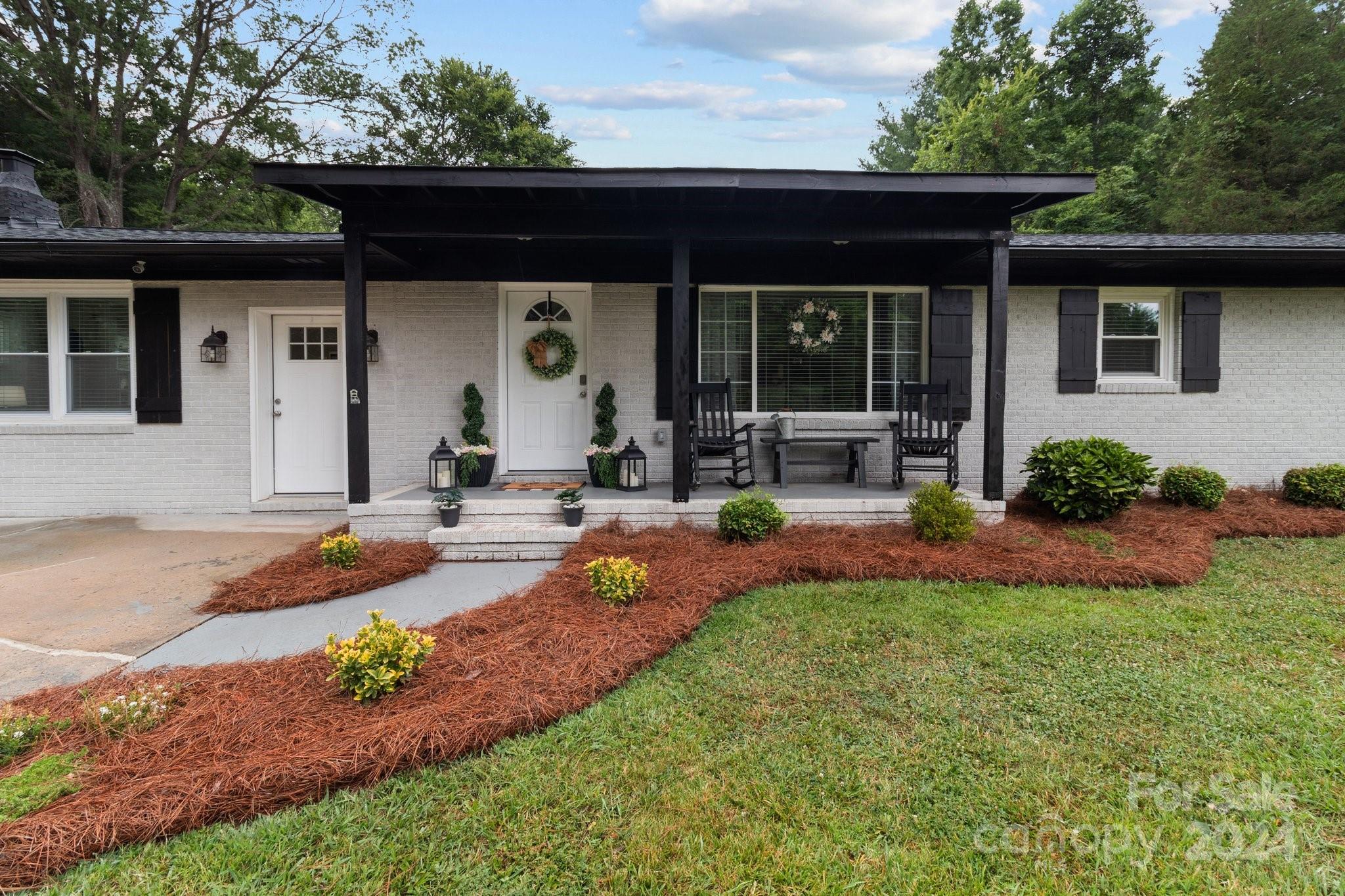 955 Lakeview Road Salisbury, NC 28147 - Photo 2 of 35 a front view of a house with garden