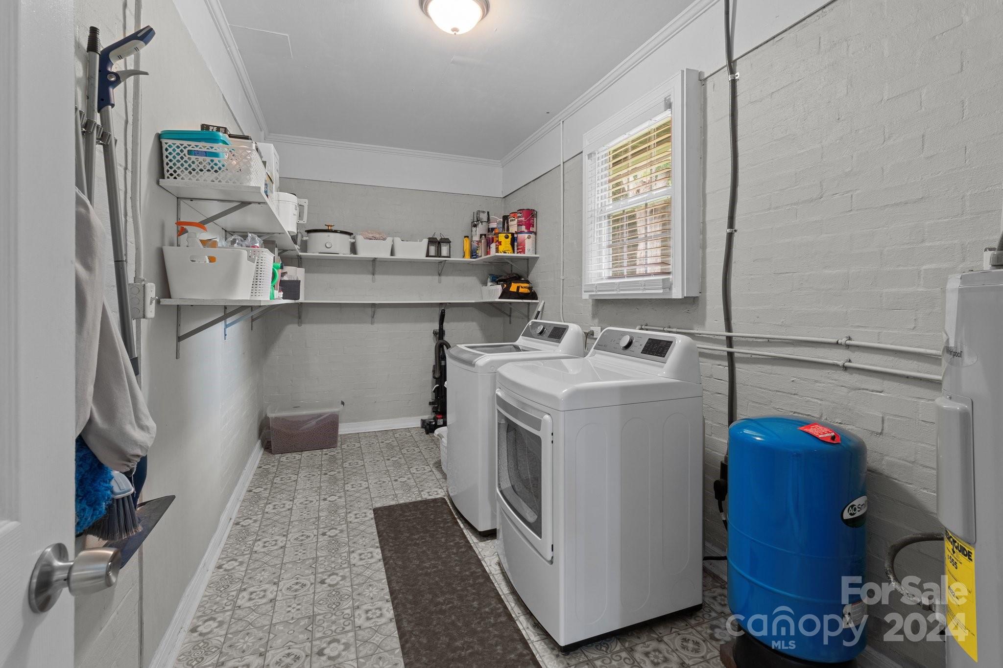 955 Lakeview Road Salisbury, NC 28147 - Photo 31 of 35 a utility room with dryer and washer