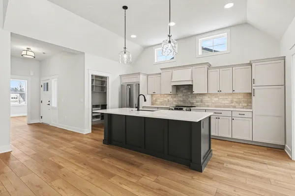 $924,000 | 4712 Knapp Blf Drive, Ada, MI 49301