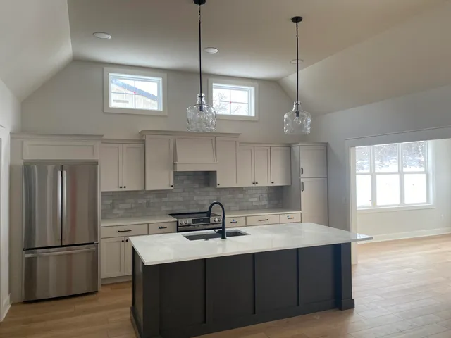 $924,000 | 4712 Knapp Blf Drive, Ada, MI 49301