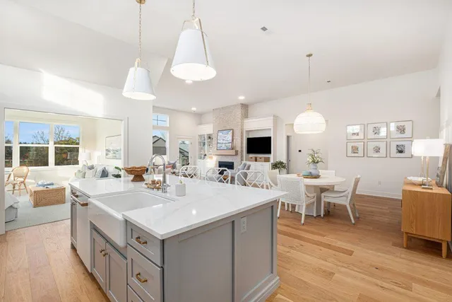 $924,000 | 4712 Knapp Blf Drive, Ada, MI 49301