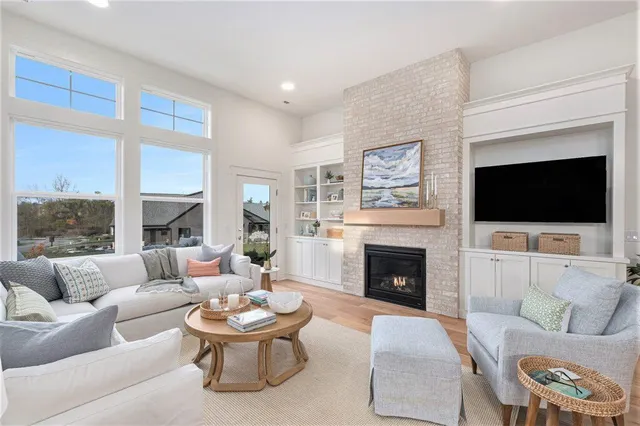 $924,000 | 4712 Knapp Blf Drive, Ada, MI 49301