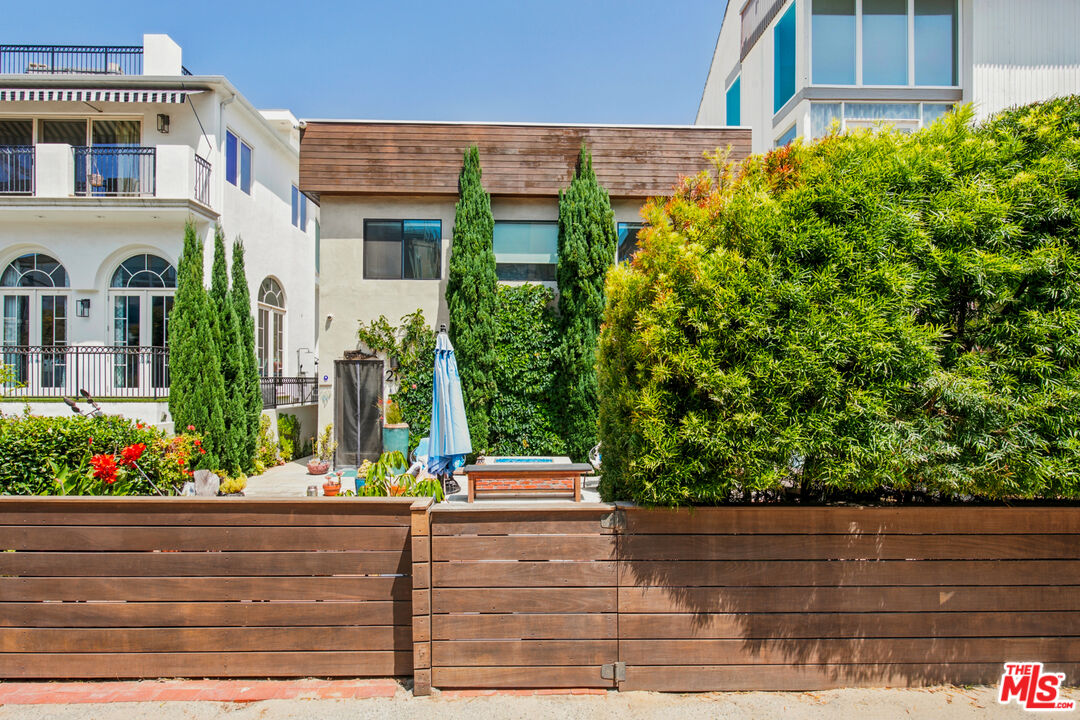 23 Privateer Street Marina del Rey, CA 90292 - Photo 2 of 52