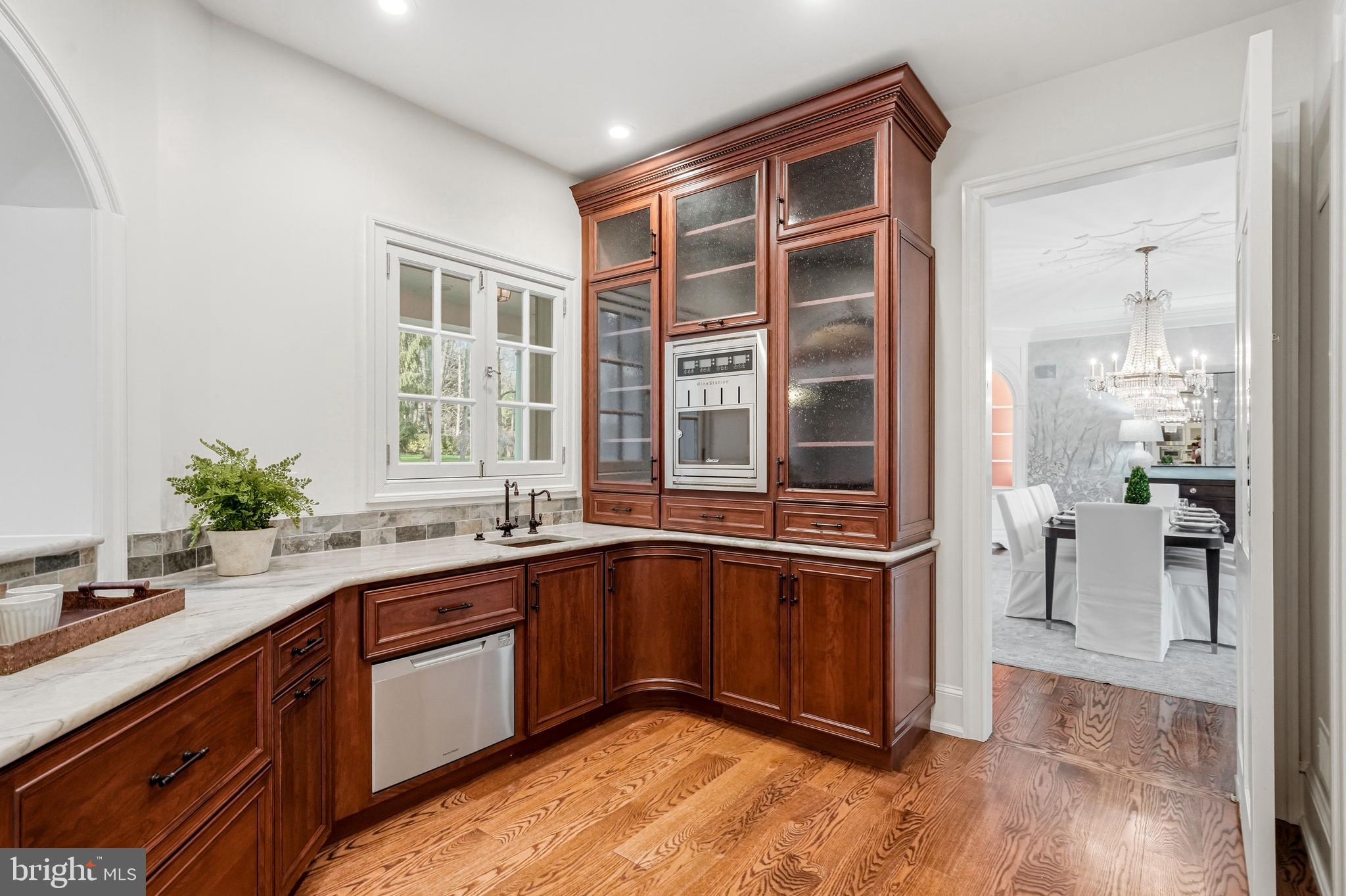 41 Tunbridge Road Haverford, PA 19041 - Photo 28 of 99 wet bar adjoins kitchen and dining room
