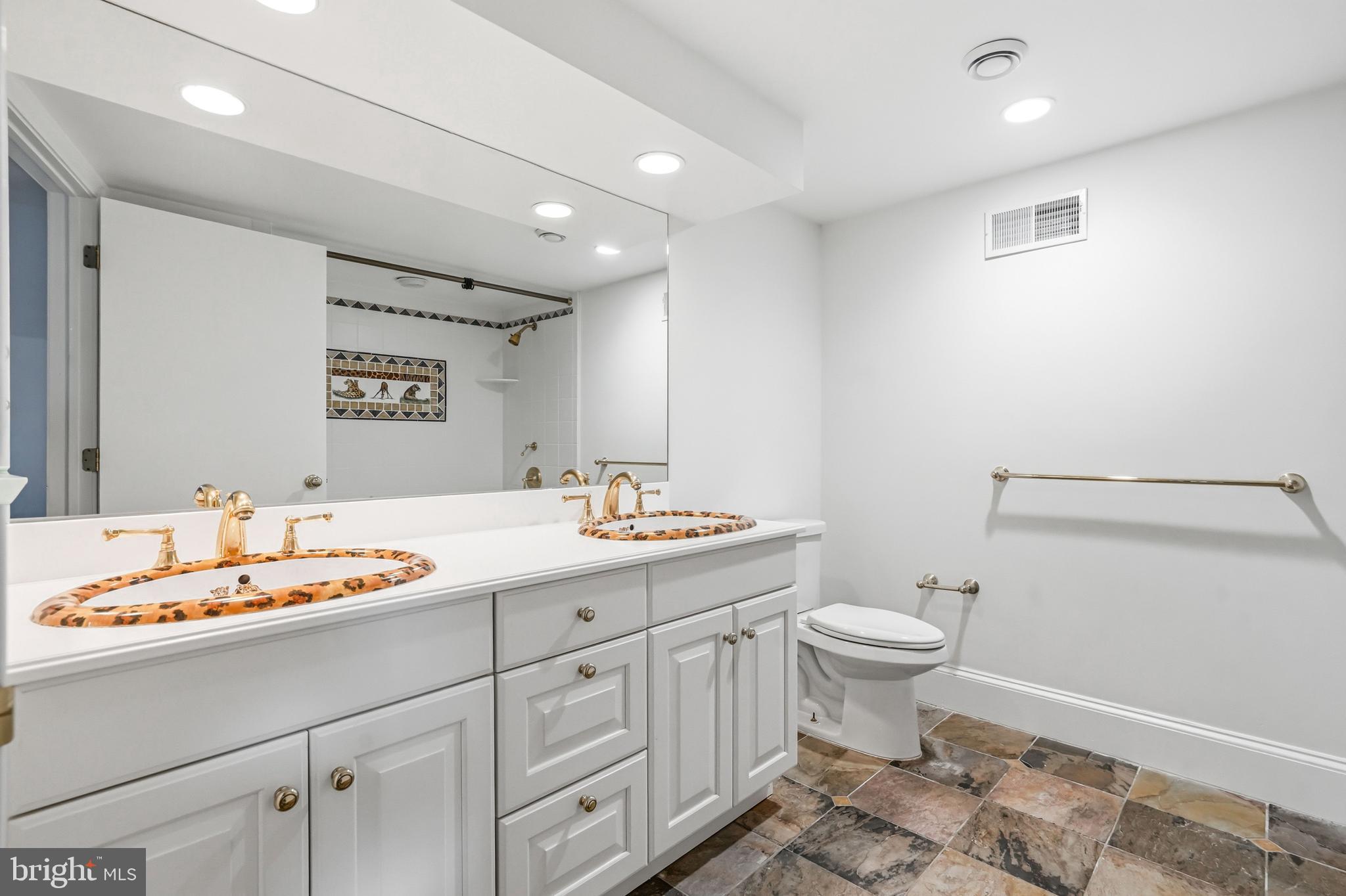 41 Tunbridge Road Haverford, PA 19041 - Photo 68 of 99 bedroom 4 ensuite bath with tub