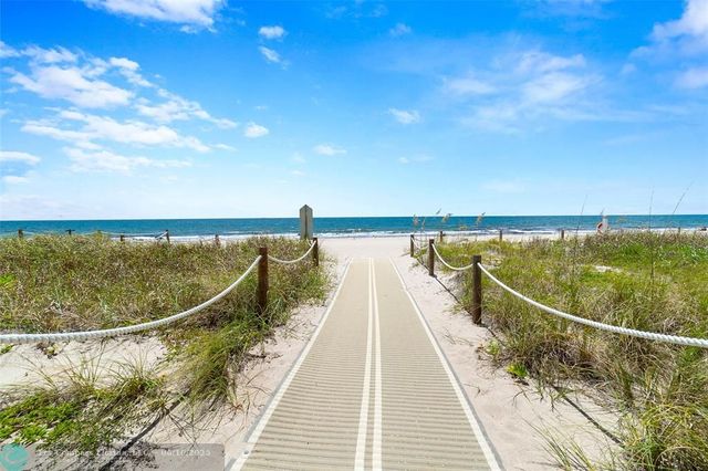 a view of outdoor space yard and patio