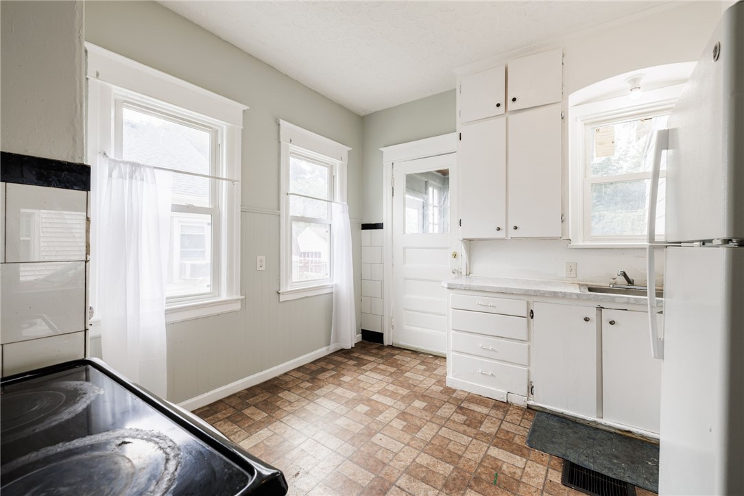 77 Jackson Street Rochester, NY 14621 - Photo 7 of 20