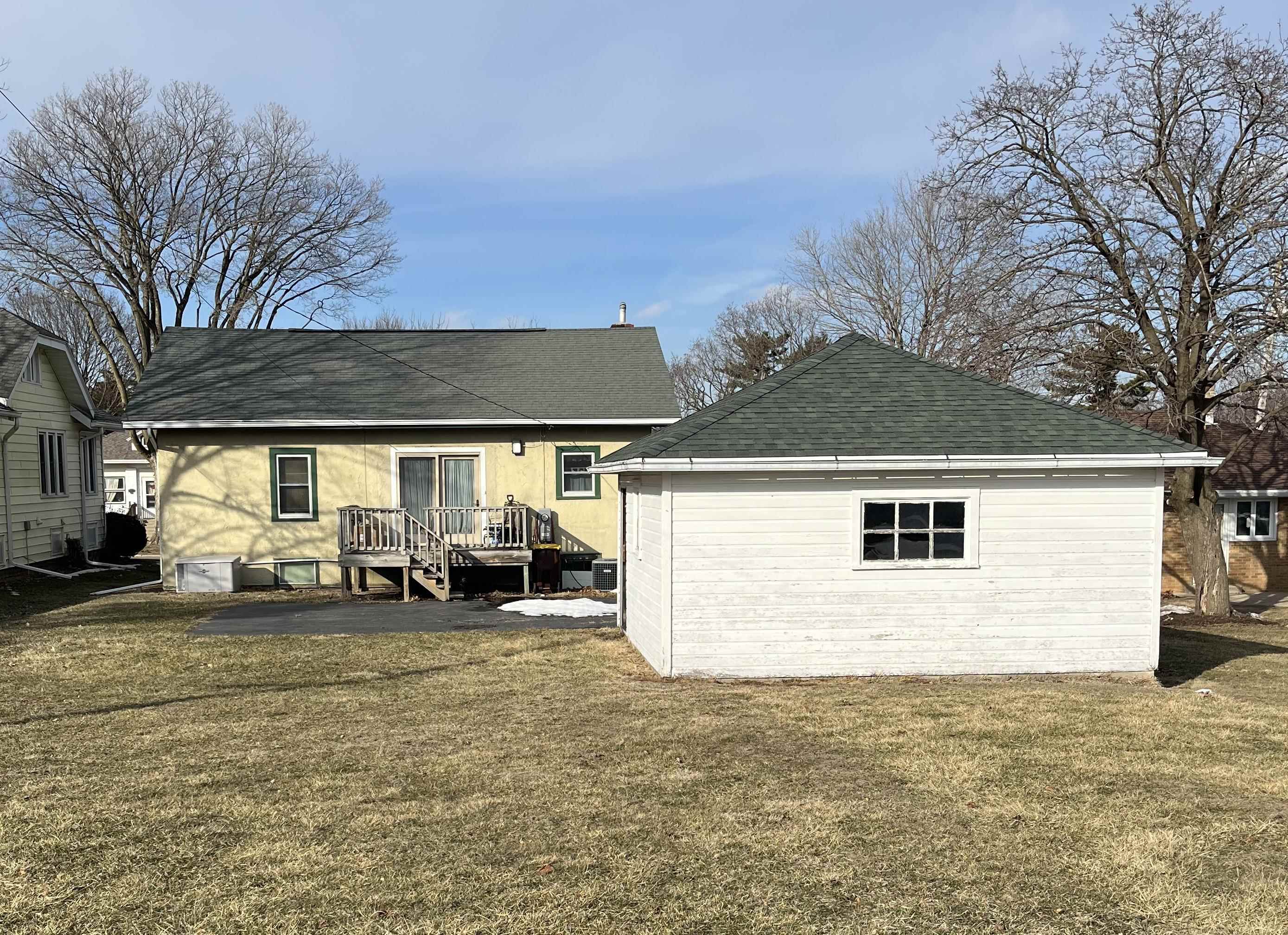 124 West Maple Avenue Stockton, IL 61085 - Photo 3 of 18