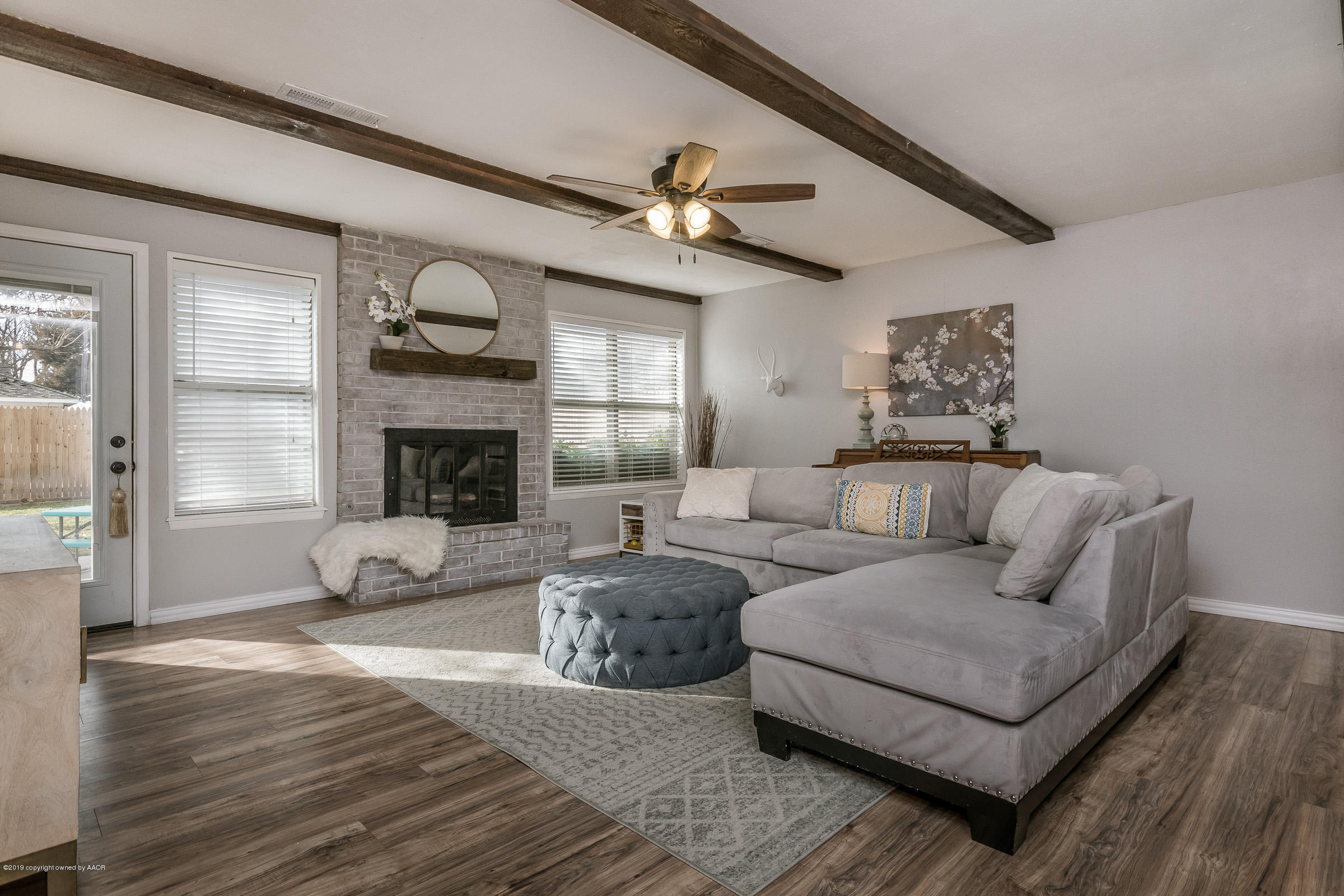 6520 Garwood Road Amarillo, TX 79109 - Photo 8 of 21 Living Room