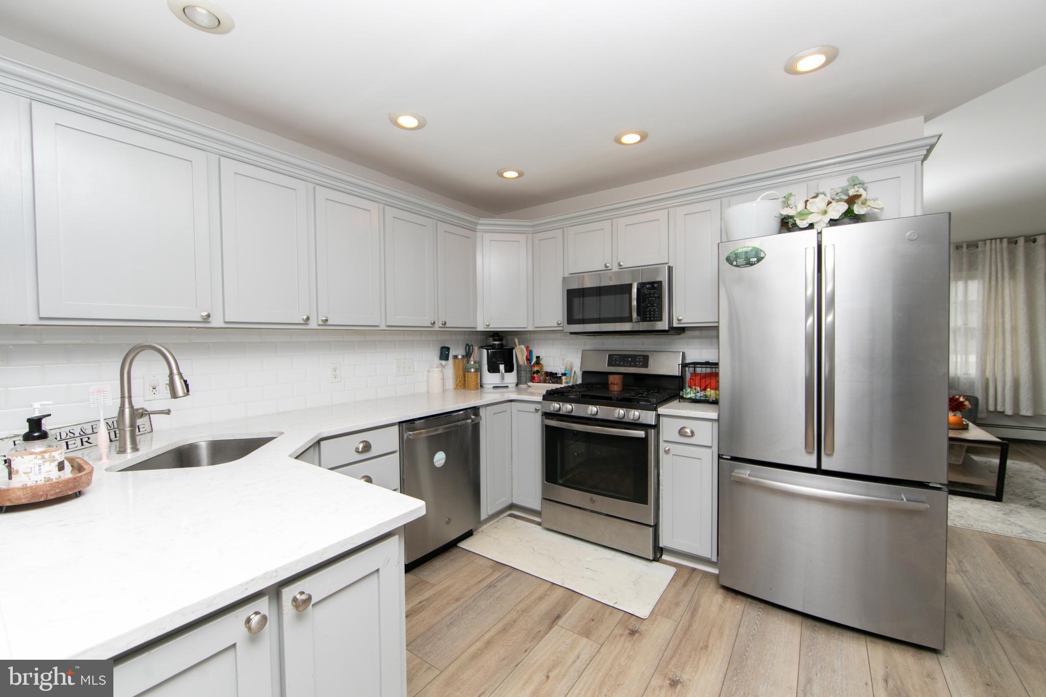 17 Quay Road Levittown, PA 19057 - Photo 11 of 32 Gallery Image 11