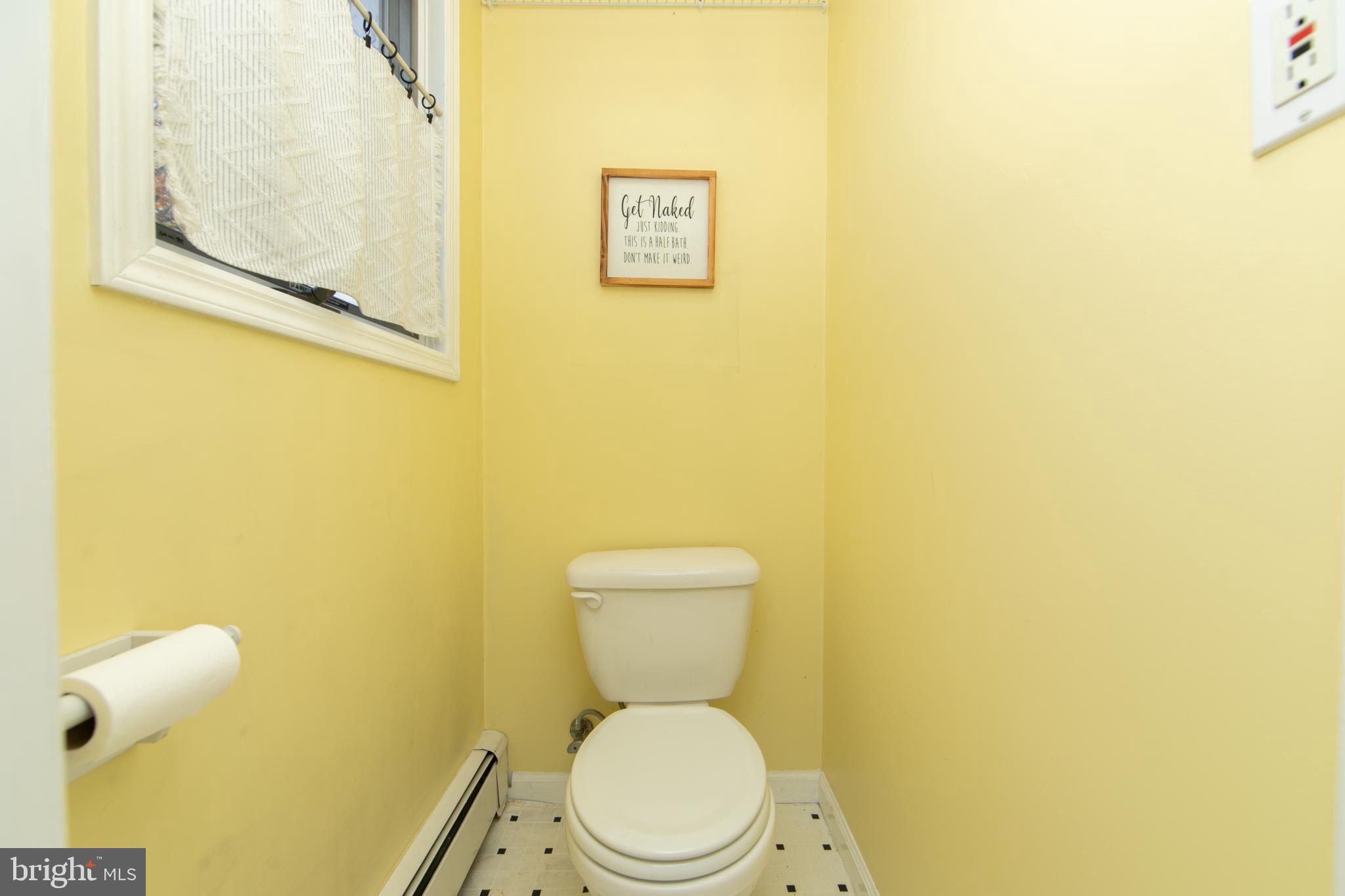 17 Quay Road Levittown, PA 19057 - Photo 16 of 32 Powder room 1st floor