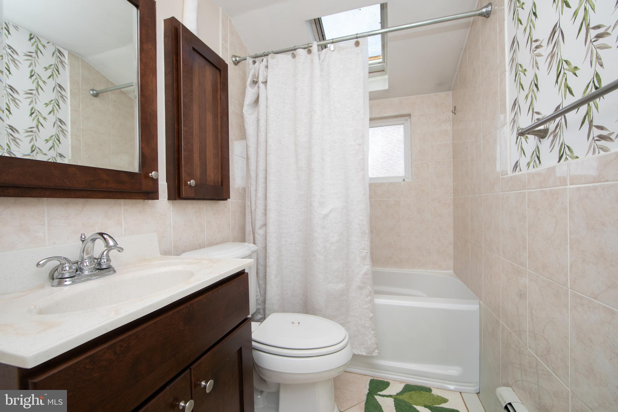 17 Quay Road Levittown, PA 19057 - Photo 26 of 32 2nd Floor full bath