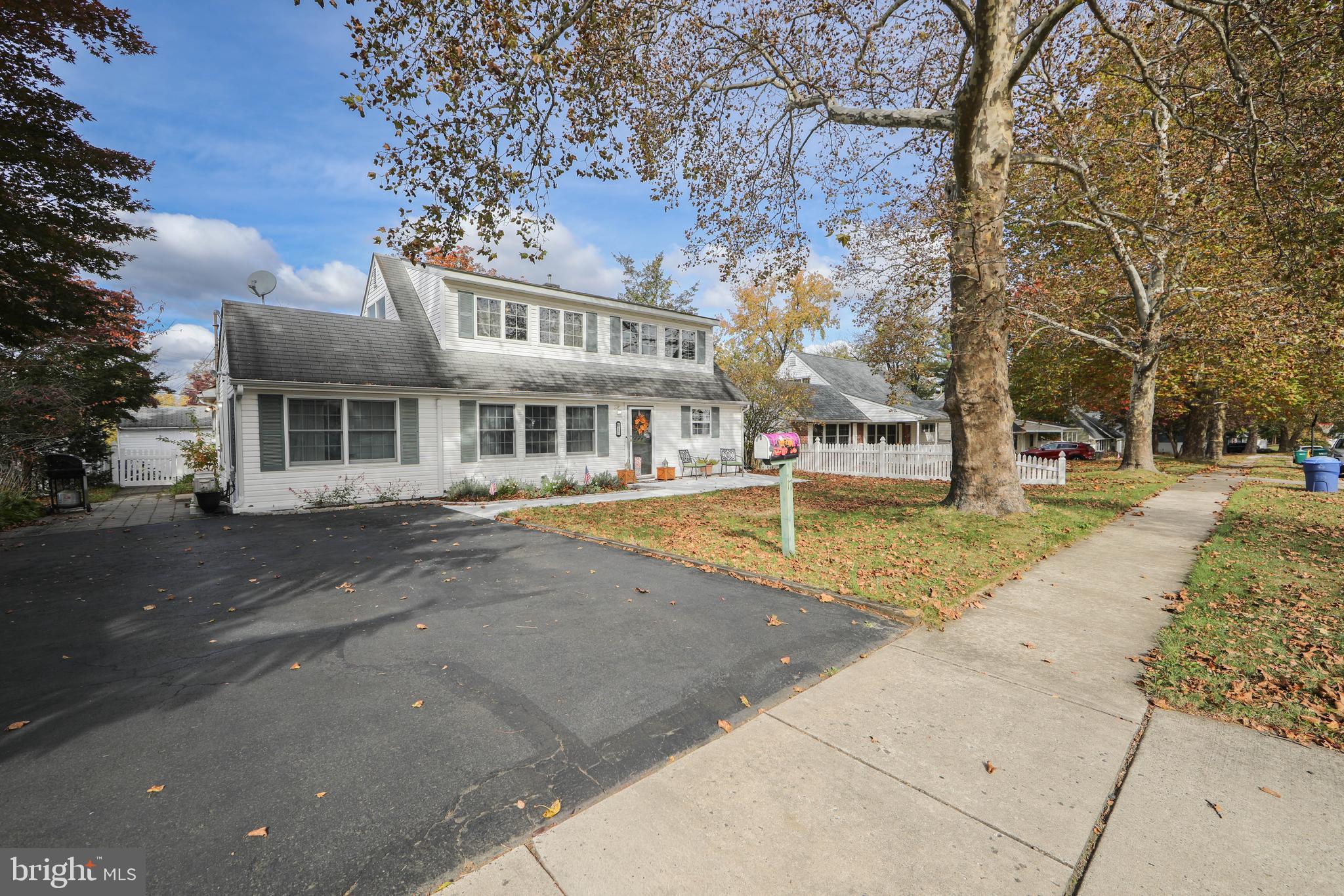 17 Quay Road Levittown, PA 19057 - Photo 3 of 32 Gallery Image 3