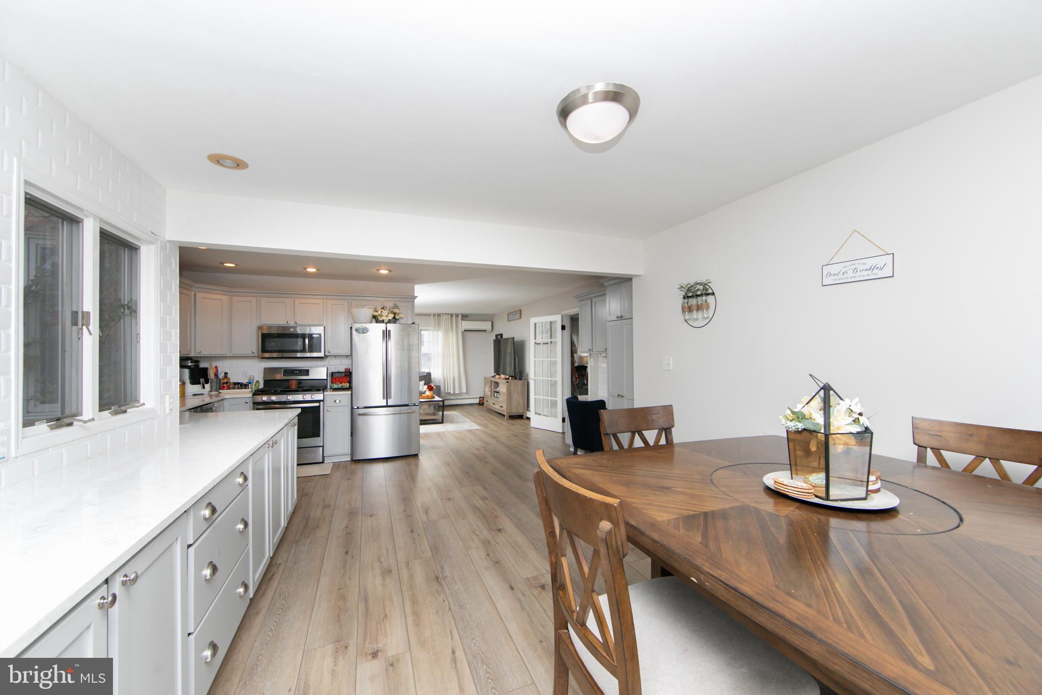 17 Quay Road Levittown, PA 19057 - Photo 9 of 32 Natural gas cooking and SS appliances