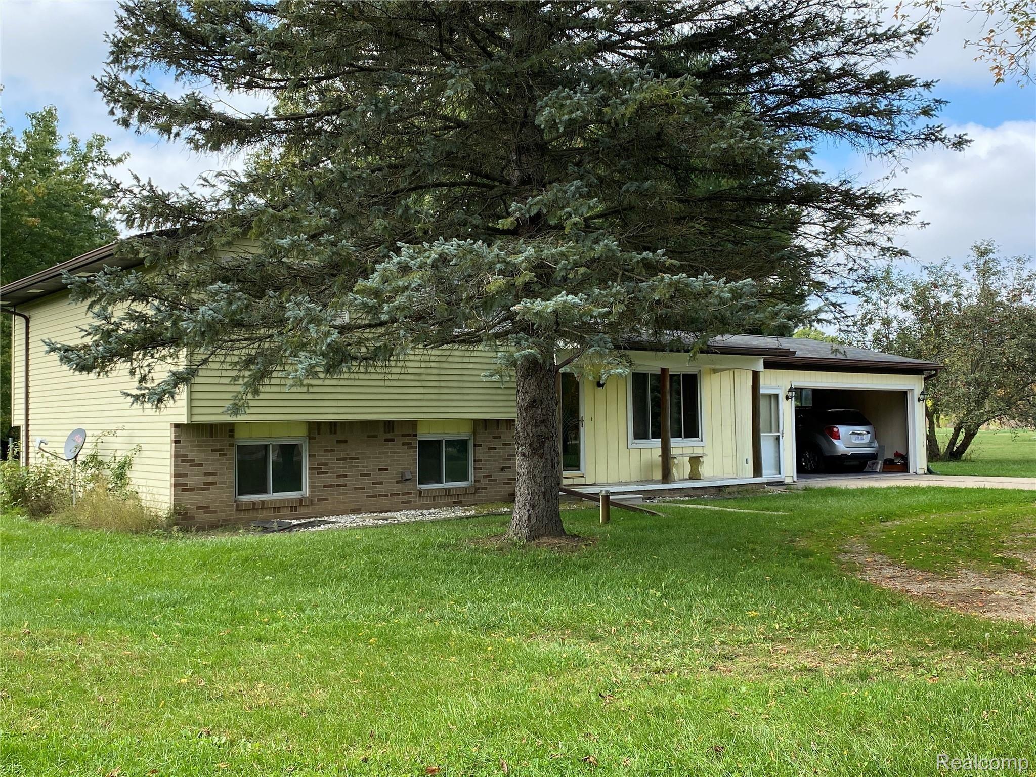 6949 Capac Road Yale, MI 48097 - Photo 18 of 31 IMG_8128.JPG