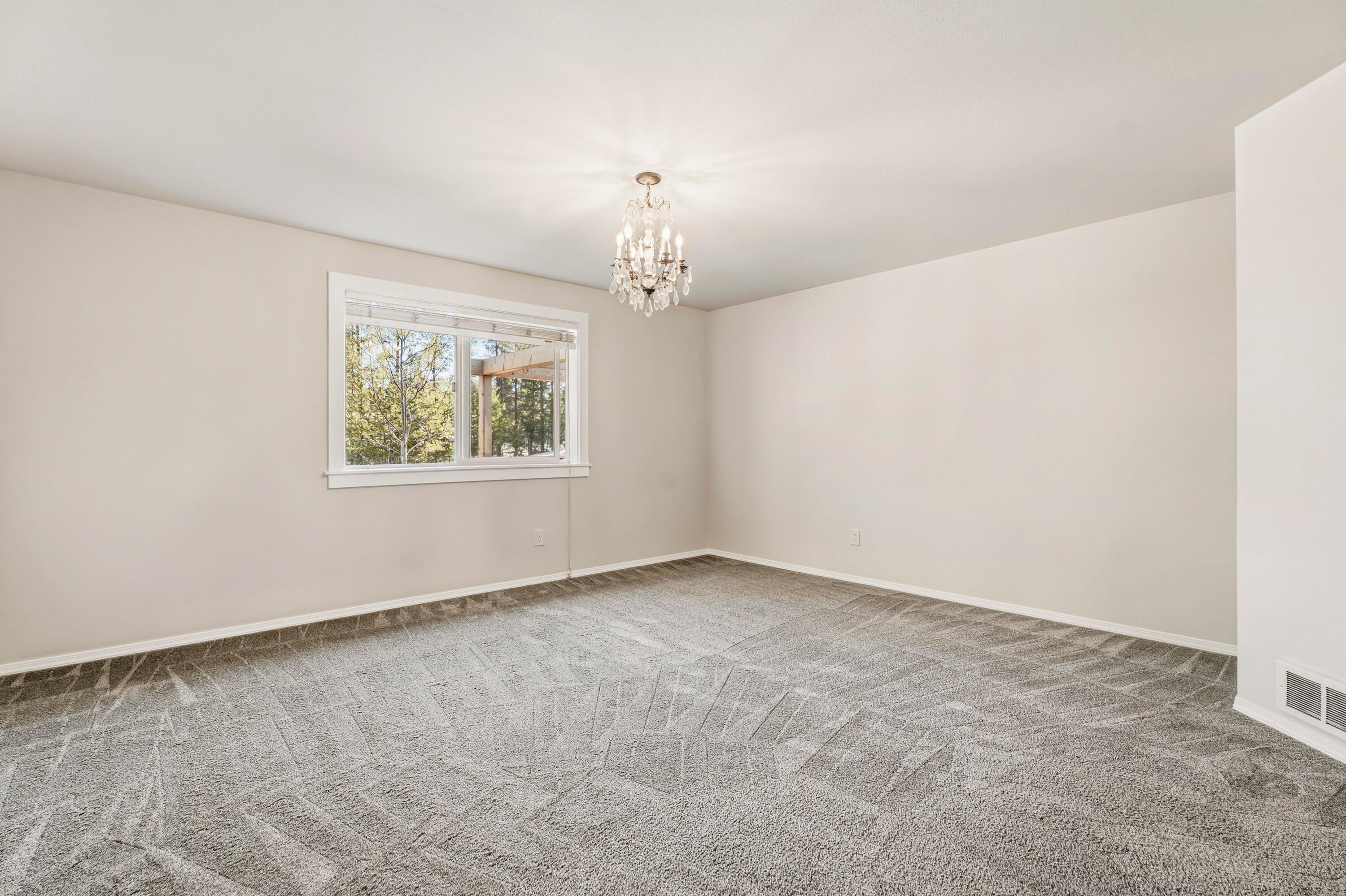 16050 Dick Road La Pine, OR 97739 - Photo 22 of 59 46-Bedroom