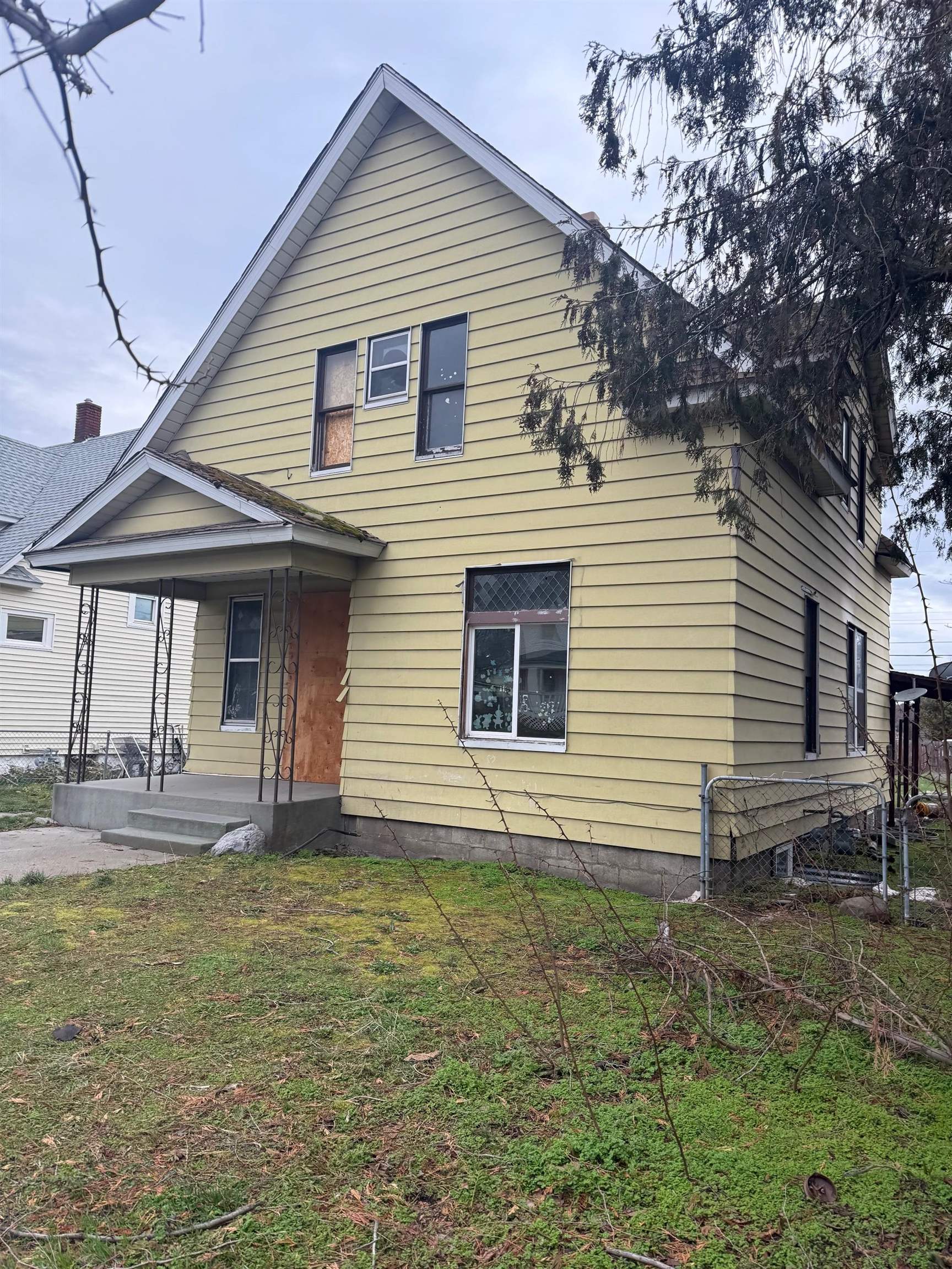 944 East Indiana Avenue Spokane, WA 99207 - Photo 2 of 15