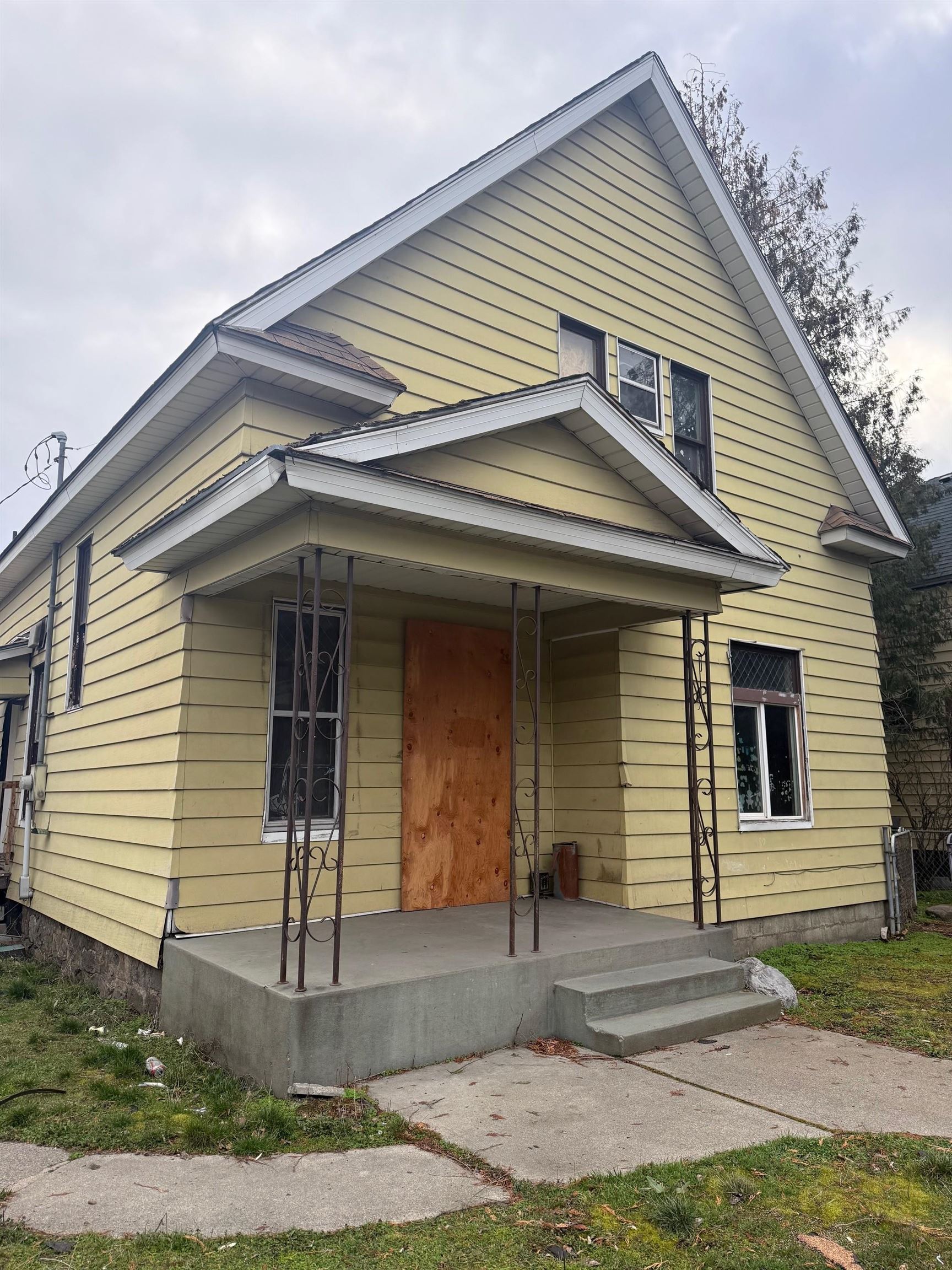 944 East Indiana Avenue Spokane, WA 99207 - Photo 3 of 15