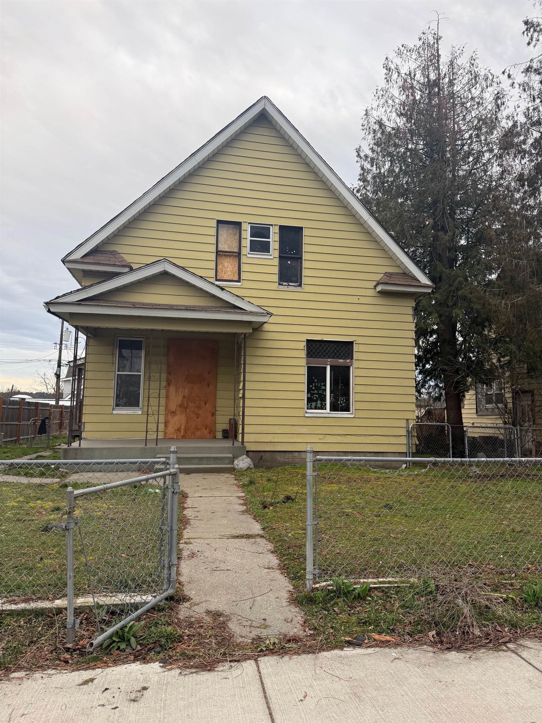 944 East Indiana Avenue Spokane, WA 99207 - Photo 4 of 15