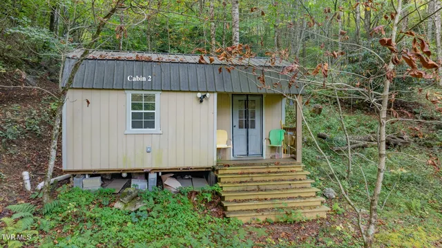 $300,000 | 4966 Old Asheville Highway, Flag Pond, TN 37657