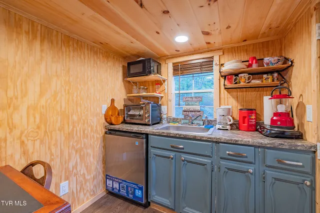 $300,000 | 4966 Old Asheville Highway, Flag Pond, TN 37657