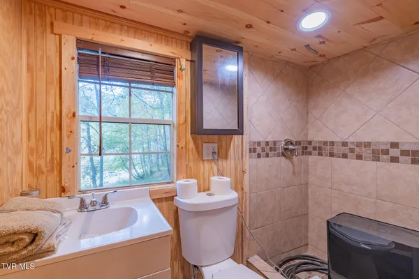 $300,000 | 4966 Old Asheville Highway, Flag Pond, TN 37657