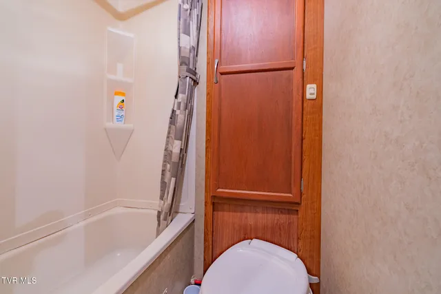 $300,000 | 4966 Old Asheville Highway, Flag Pond, TN 37657