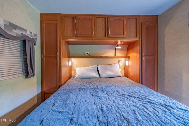 $300,000 | 4966 Old Asheville Highway, Flag Pond, TN 37657