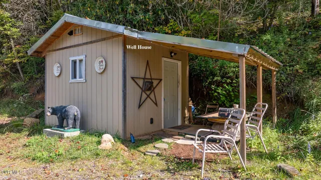 $300,000 | 4966 Old Asheville Highway, Flag Pond, TN 37657