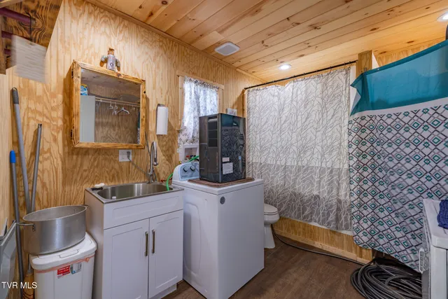 $300,000 | 4966 Old Asheville Highway, Flag Pond, TN 37657