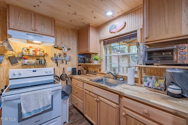 $300,000 | 4966 Old Asheville Highway, Flag Pond, TN 37657