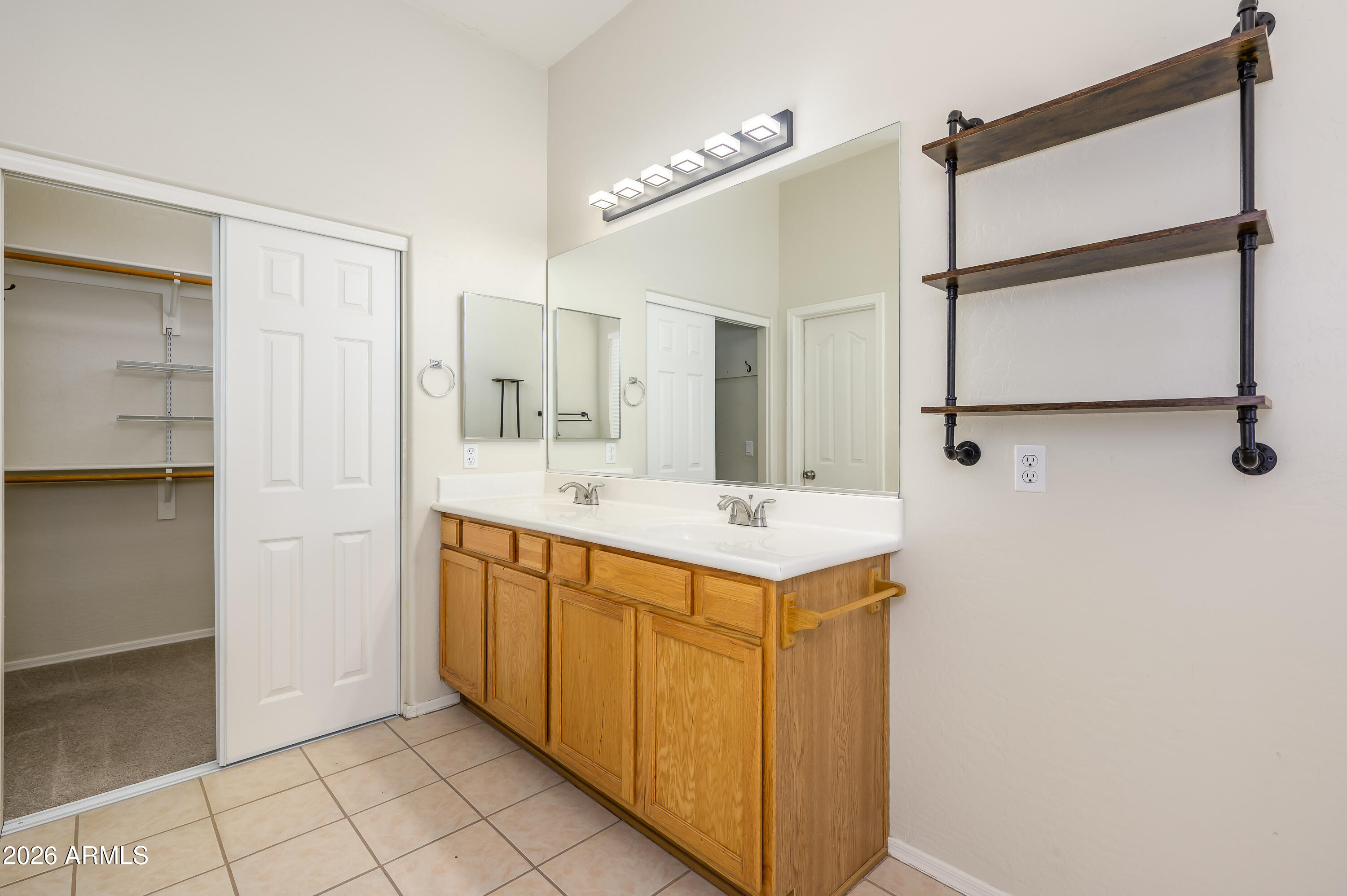 11195 West Alvarado Road Avondale, AZ 85392 - Photo 12 of 31 Primary Bath