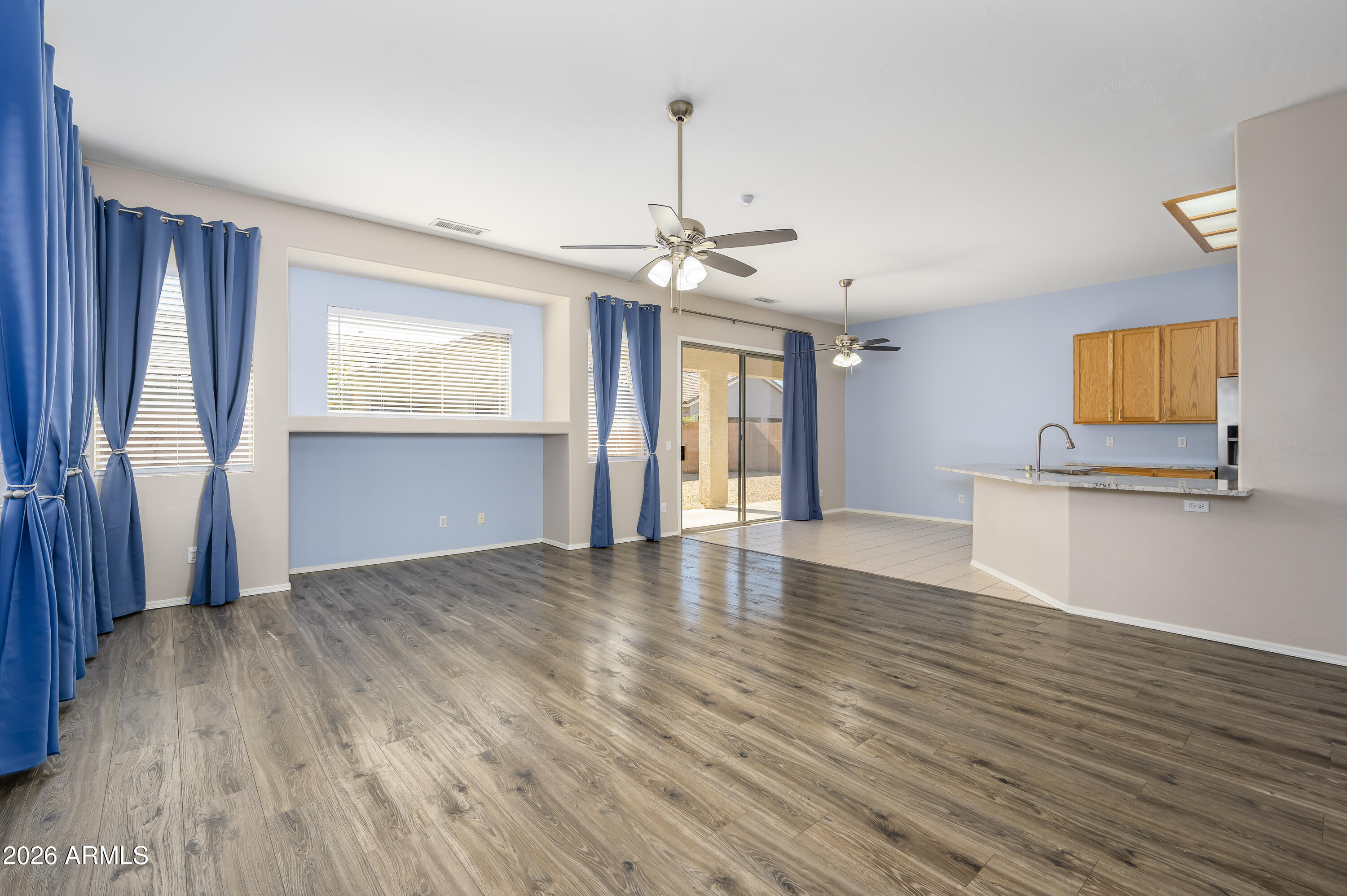 11195 West Alvarado Road Avondale, AZ 85392 - Photo 14 of 31 Living Room