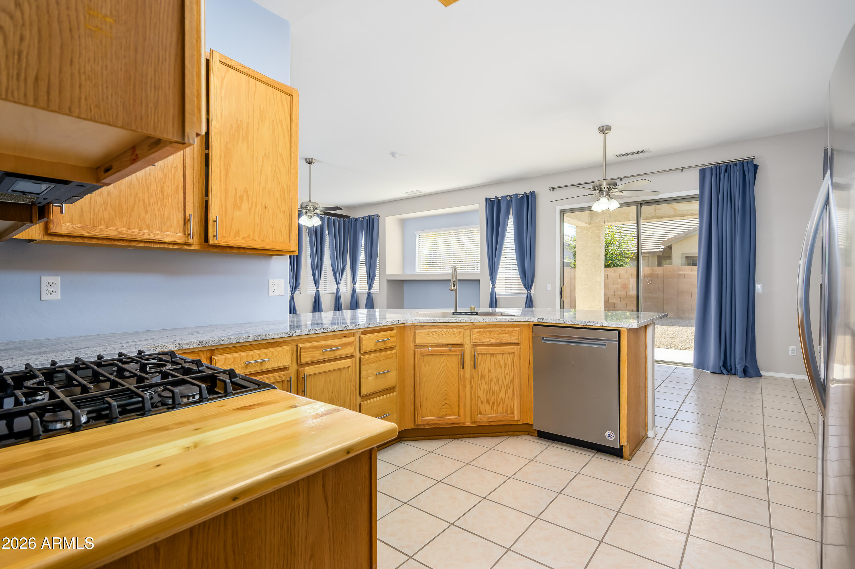 11195 West Alvarado Road Avondale, AZ 85392 - Photo 17 of 31 Kitchen