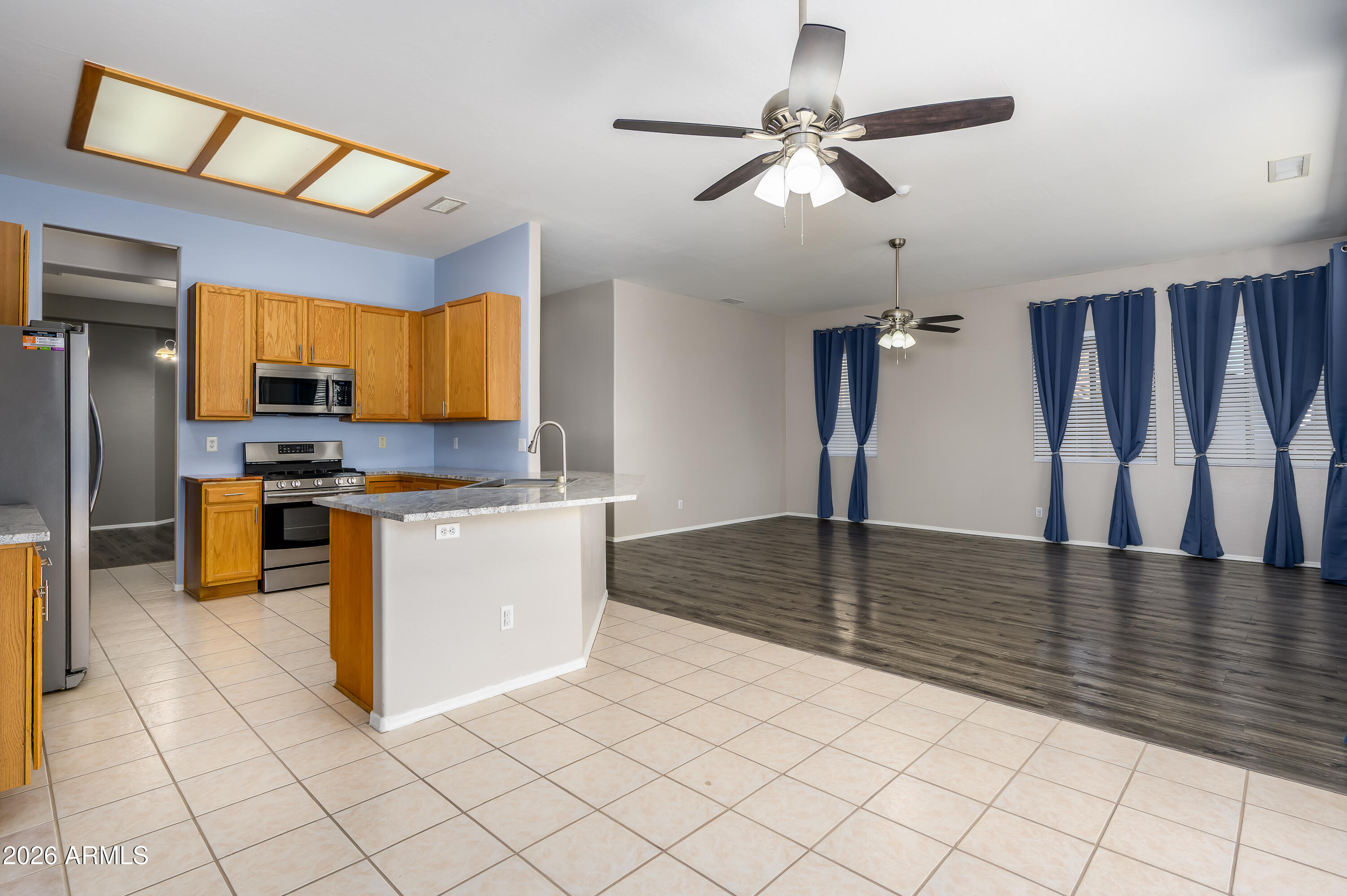 11195 West Alvarado Road Avondale, AZ 85392 - Photo 18 of 31 Kitchen/Living Room