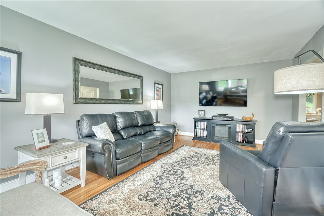 175 Longview Drive Webster, NY 14580 - Photo 13 of 47 Spacious family room with hardwood flooring and la