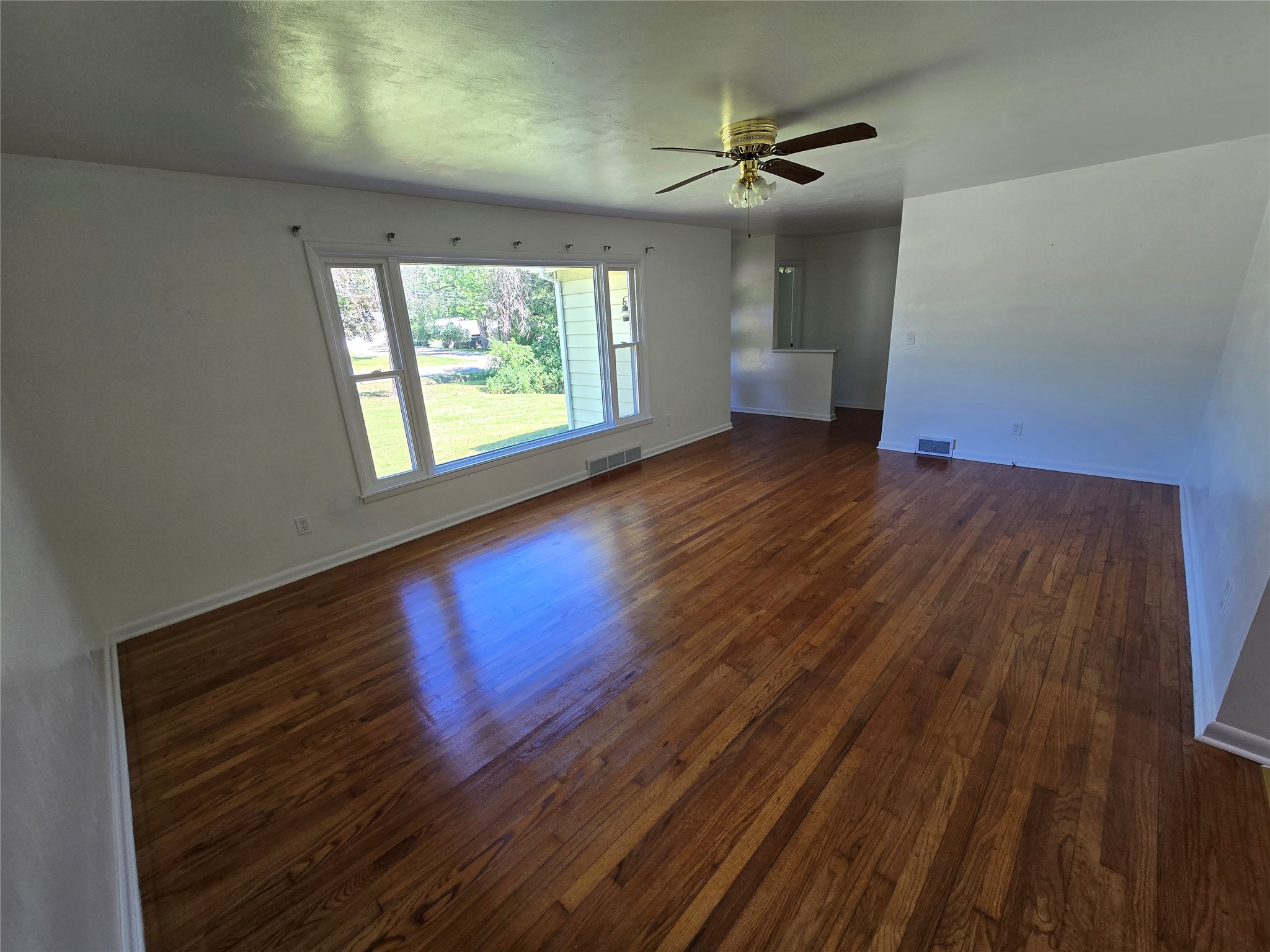 5002 Grubb Road Erie, PA 16506 - Photo 3 of 20 Living room