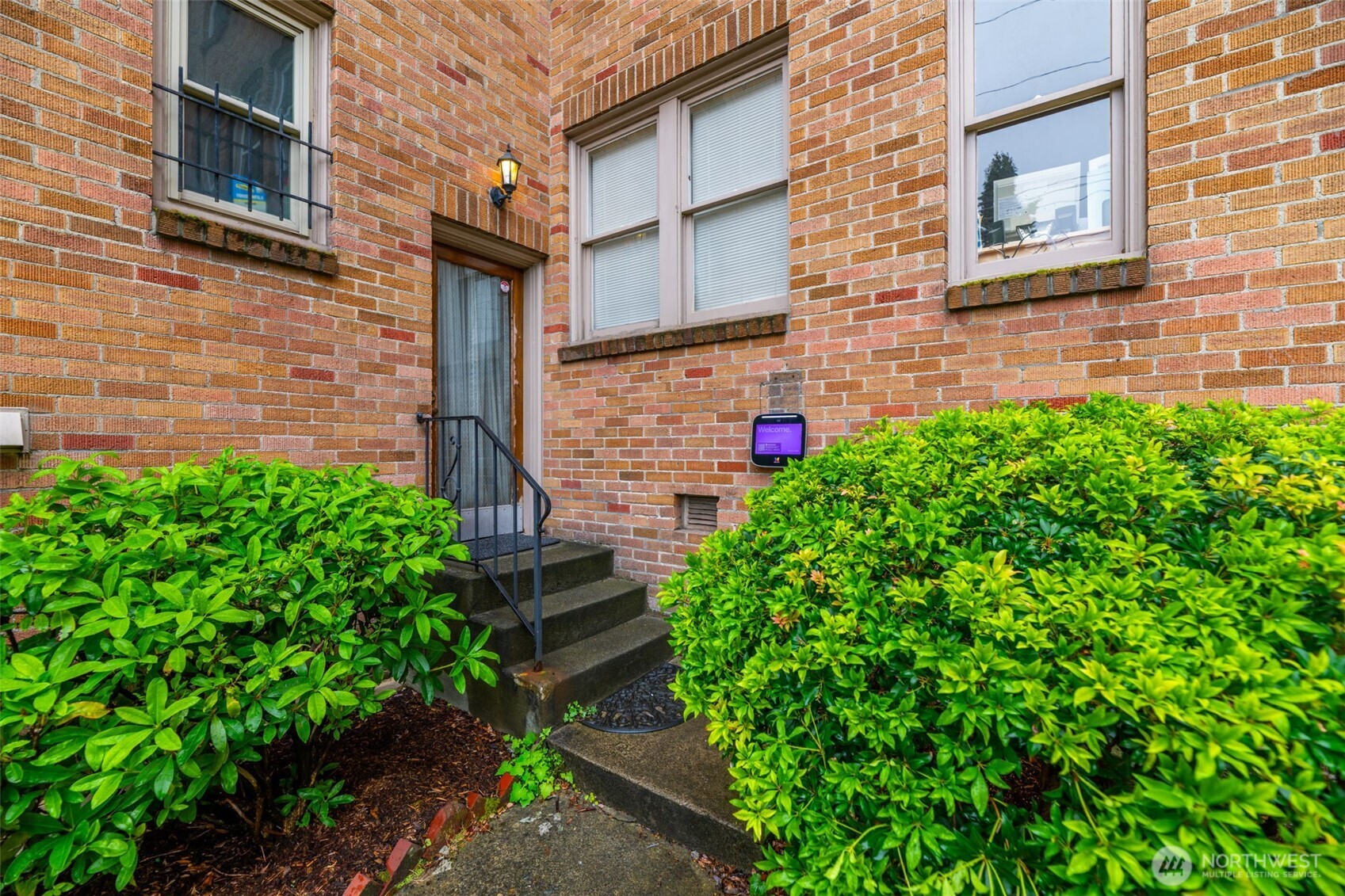 1427 3rd Avenue West, Unit 8 Seattle, WA 98119 - Photo 2 of 35