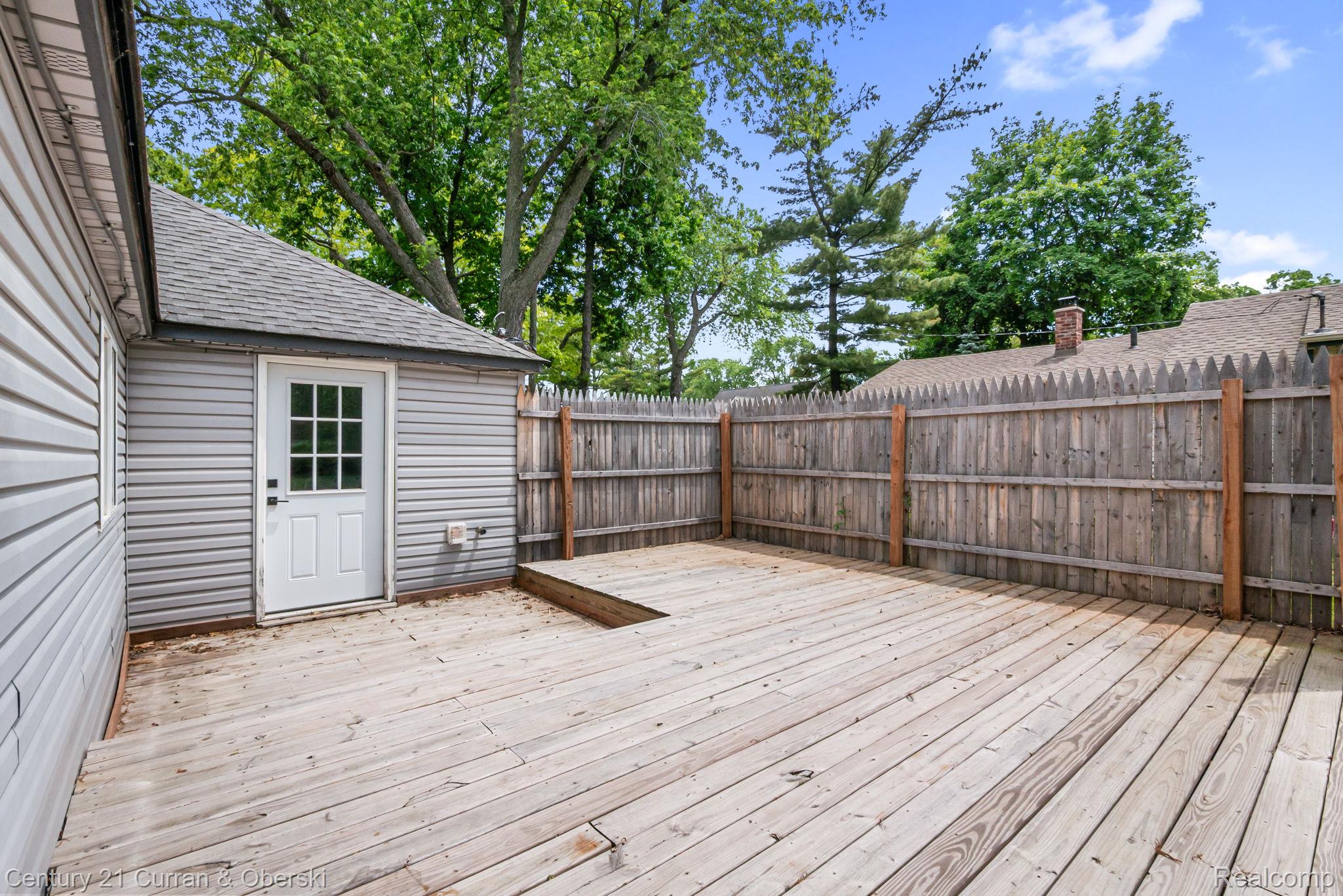 2374 Lakena Road West Bloomfield, MI 48324 - Photo 12 of 60 12-web-or-mls-P2630746.jpg