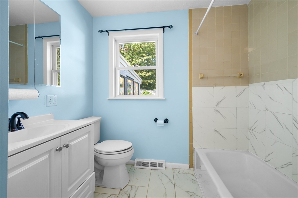 5 Marc Lane Lawrence, MA 01843 - Photo 12 of 26