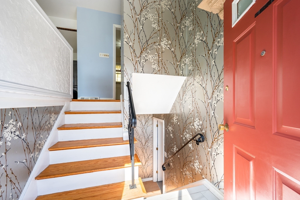 5 Marc Lane Lawrence, MA 01843 - Photo 3 of 26