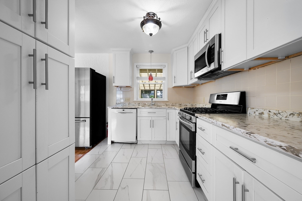 5 Marc Lane Lawrence, MA 01843 - Photo 7 of 26