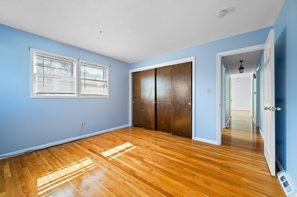 5 Marc Lane Lawrence, MA 01843 - Photo 8 of 26