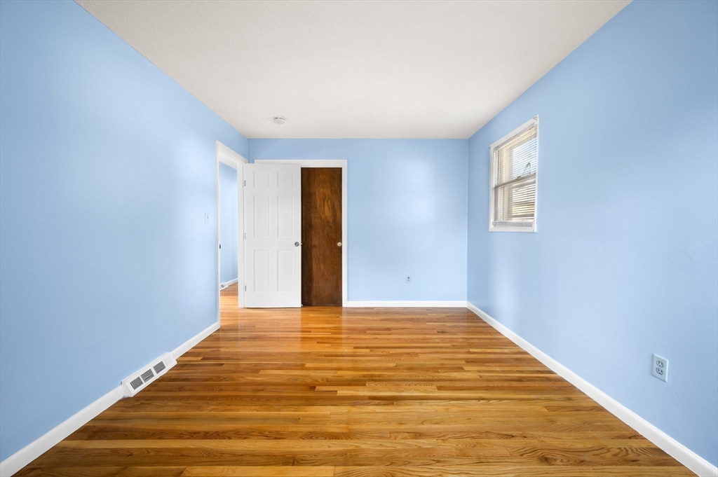 5 Marc Lane Lawrence, MA 01843 - Photo 9 of 26