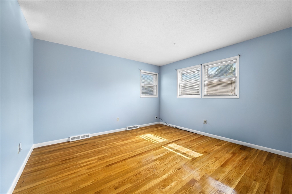 5 Marc Lane Lawrence, MA 01843 - Photo 10 of 26