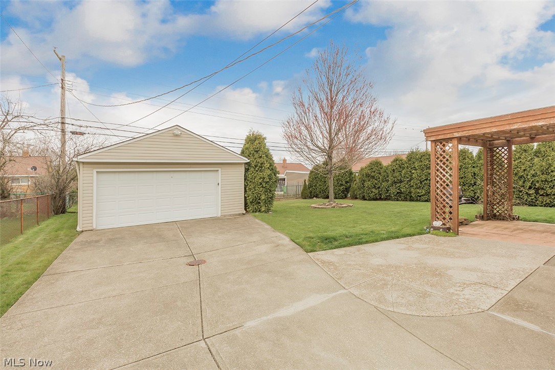 1756 Bellingham Road Cleveland, OH 44124 - Photo 34 of 35