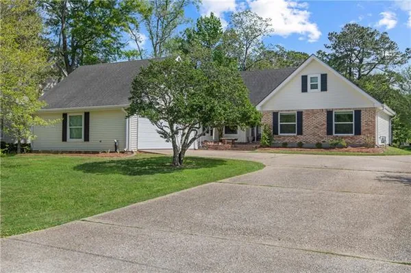 $435,000 | 10 Laurelwood Drive, Covington, LA 70433