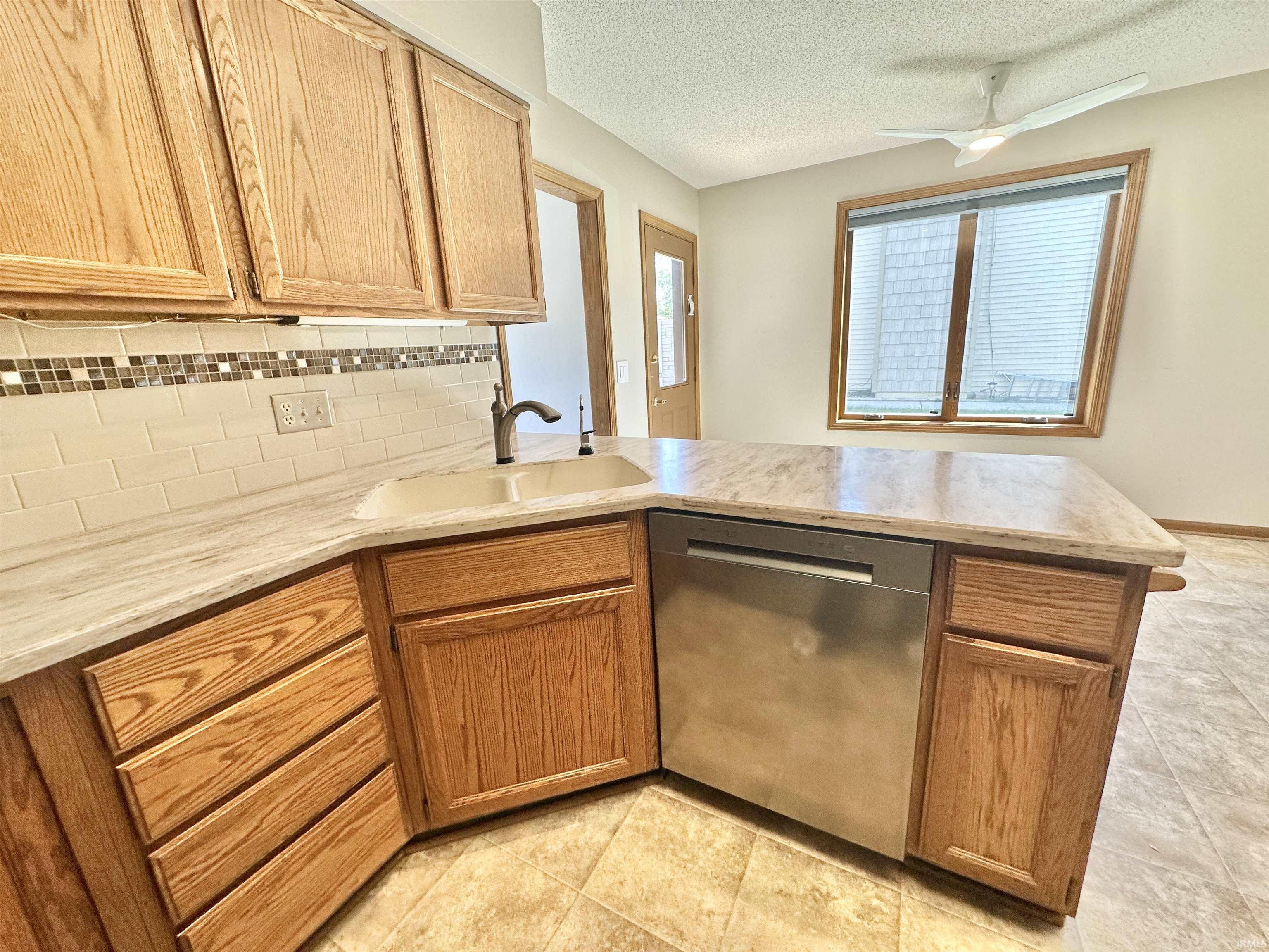 6501 Sedgemore Place Fort Wayne, IN 46835 - Photo 15 of 36
